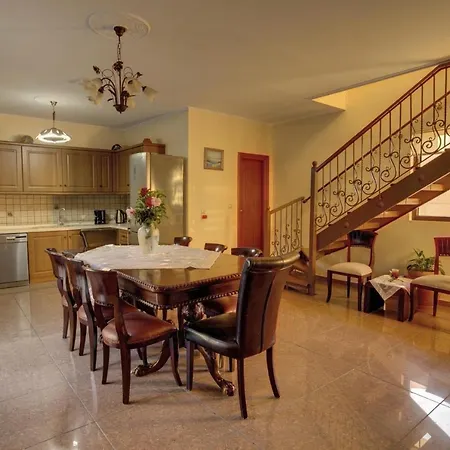 Villa Paramonas Sleeps 10 Pool Air Con Wifi *
