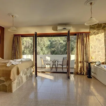 Villa Paramonas Sleeps 10 Pool Air Con Wifi *